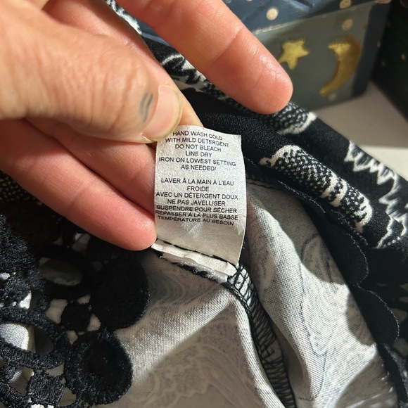 Laura Black Floral Lace Midi Dress Size 10 - Picture 10 of 16